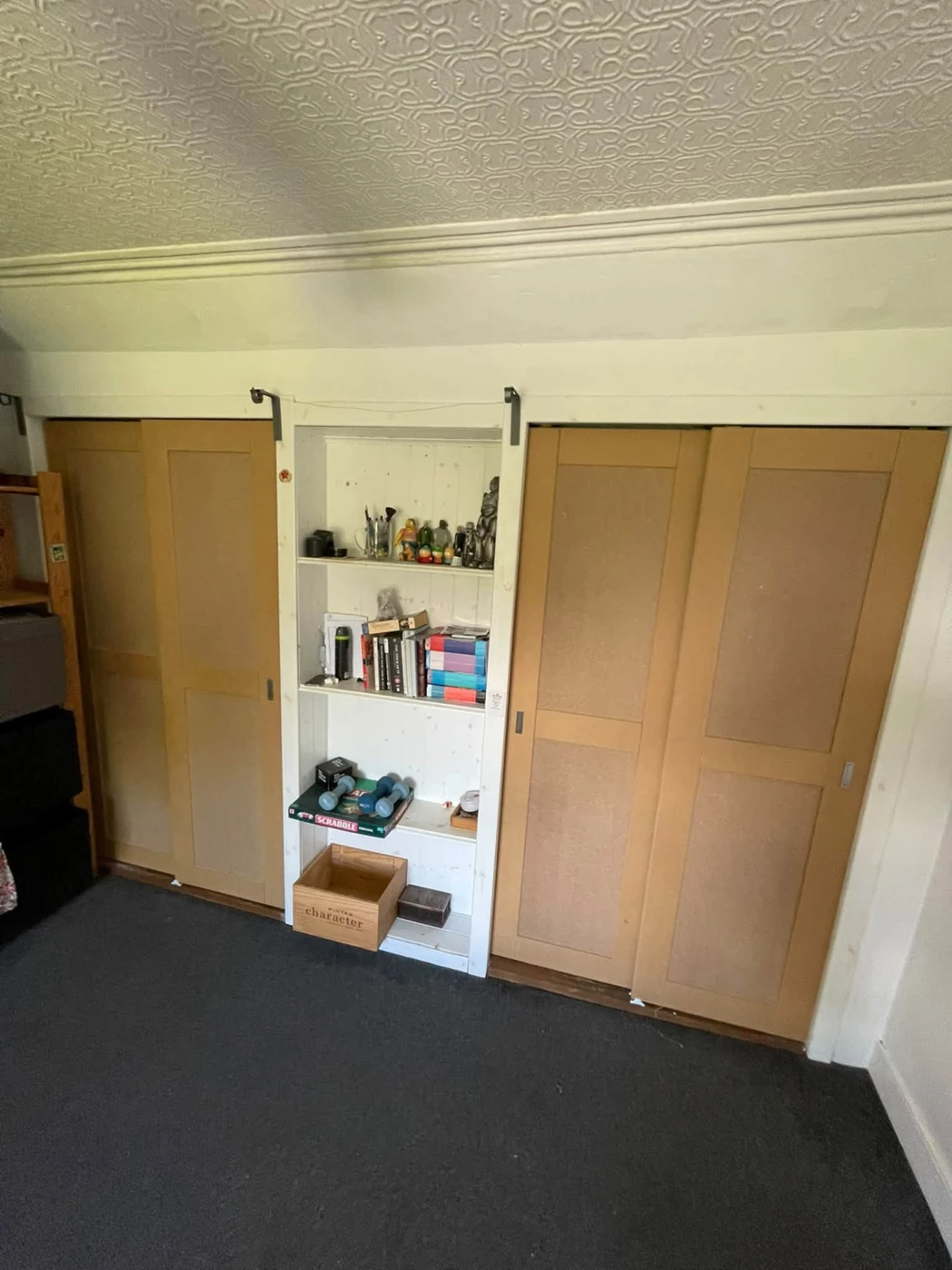 Made-to-measure Shaker-style sliding wardrobe doors